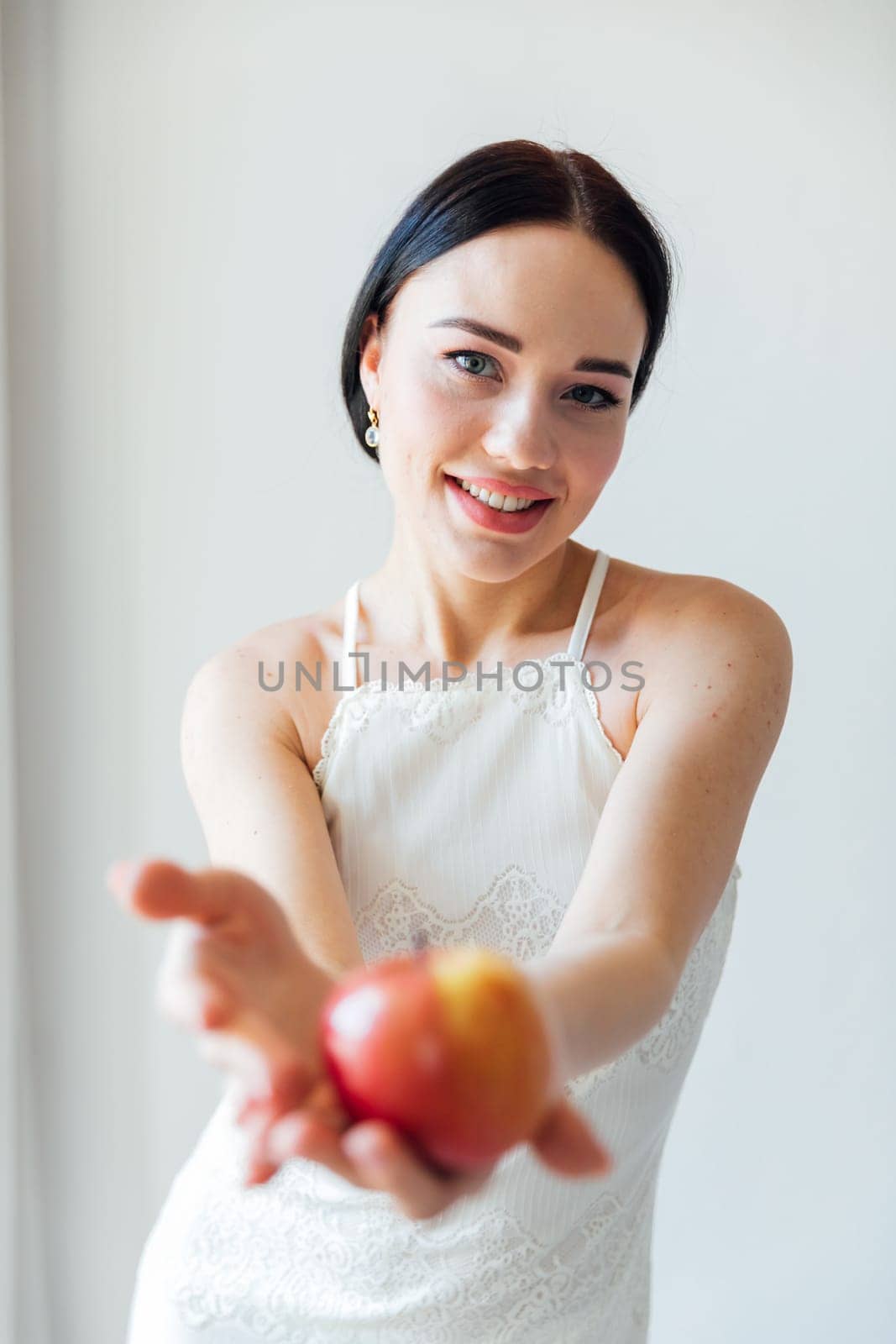 Beautiful fashionable brunette woman and ripe apple for eating