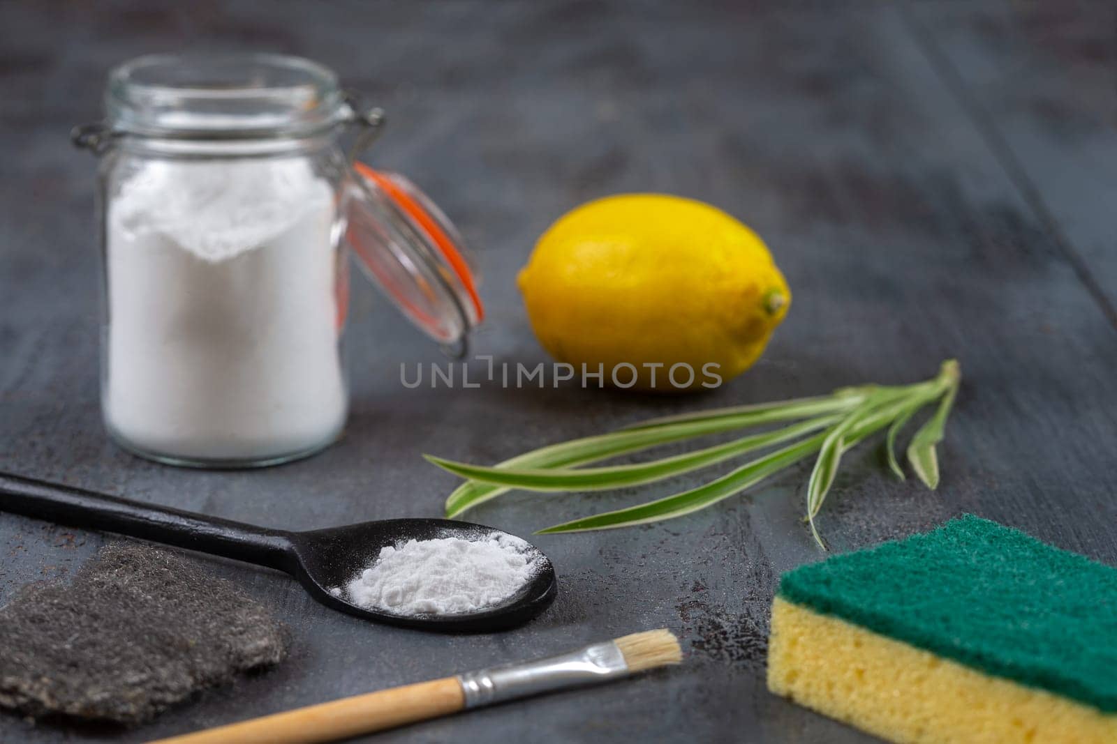 Baking soda, vinegar and cut lemons Materiel for non toic cleaning freindly household