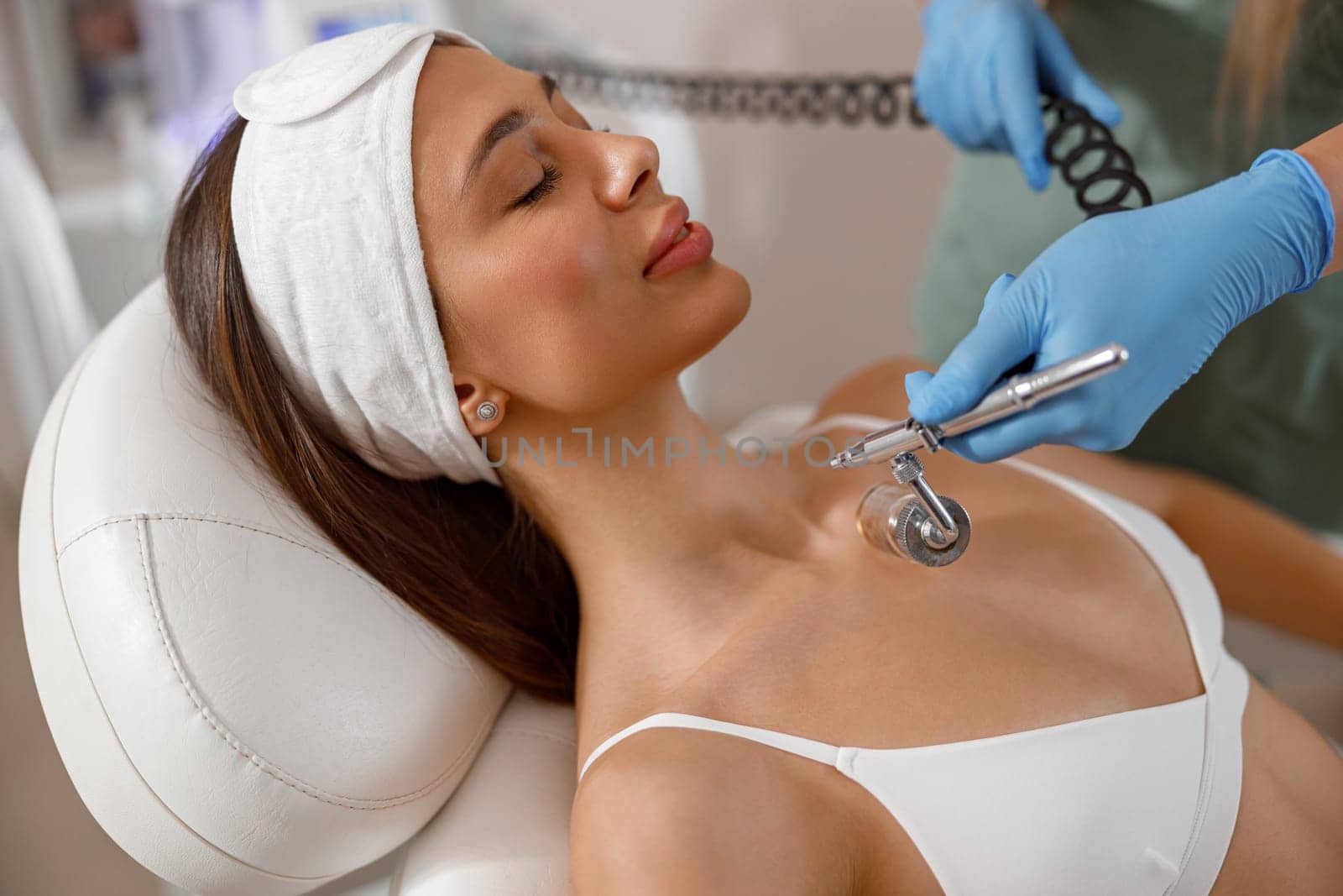 Professional female cosmetologist perform a procedure in a cosmetology clinic.