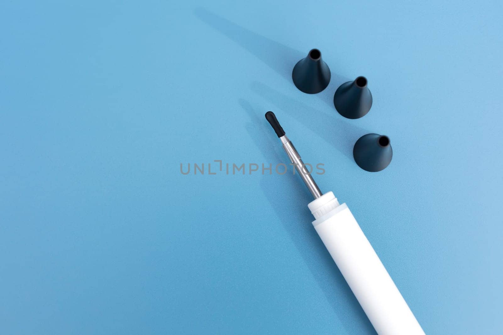 Mockup Digital Ear Scope, Nozzle For Wax Removal Tool. Otoscope, Earwax Cleaner With Gyroscope, Camera, Light. Cleaning Ears Device Connected to Smartphone. Ear Cleaning Technology. Horizontal.