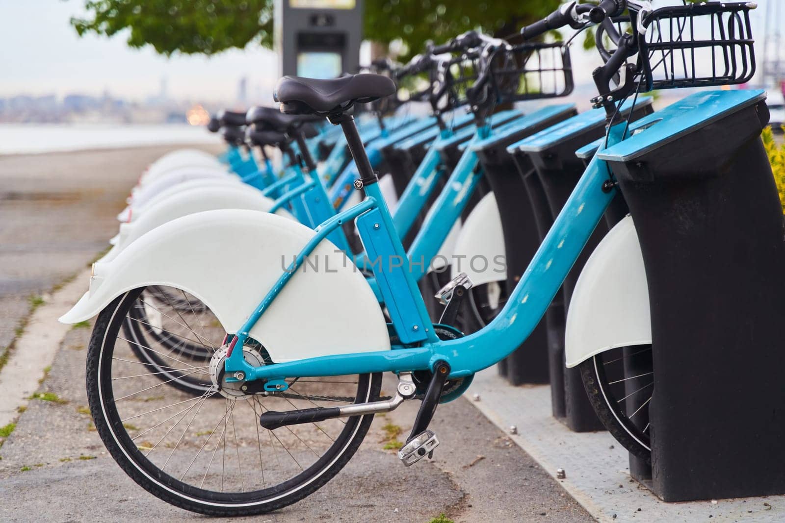 Bicycle rental in the center of Istanbul. Bicycle sharing. Bicycle rental app. Rent bikes. Public bicycles for tourists