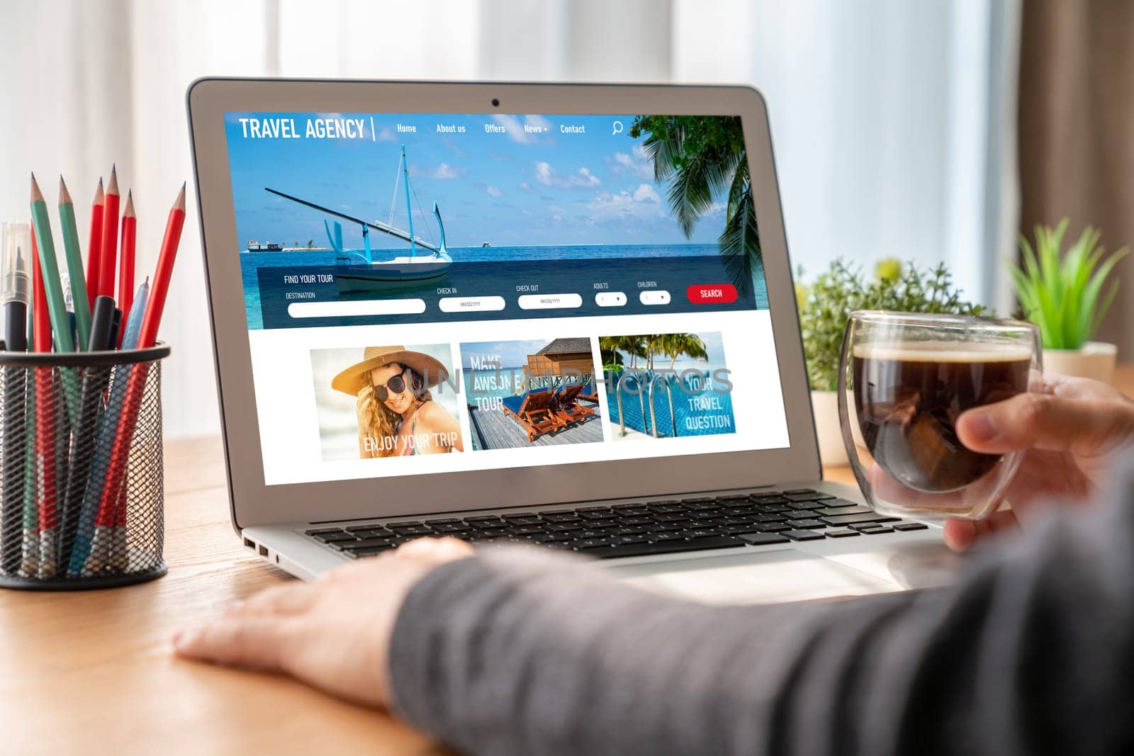 Online travel agency website for modish search and travel planning offers deal and package for flight , hotel and tour booking