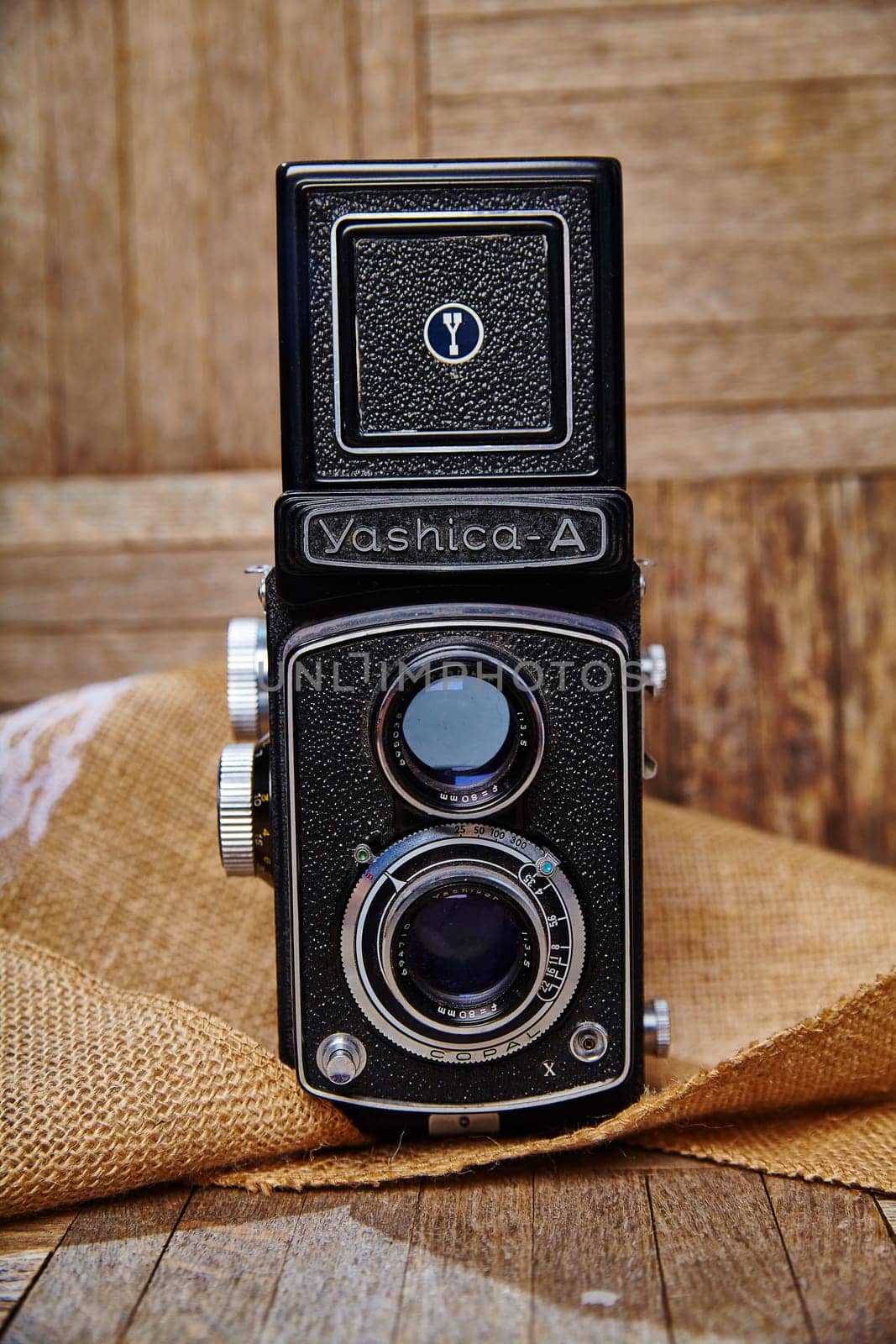 Vintage Yashica-A TLR Camera on a rustic burlap backdrop. Nostalgic charm meets intricate mechanics of this classic film camera.
