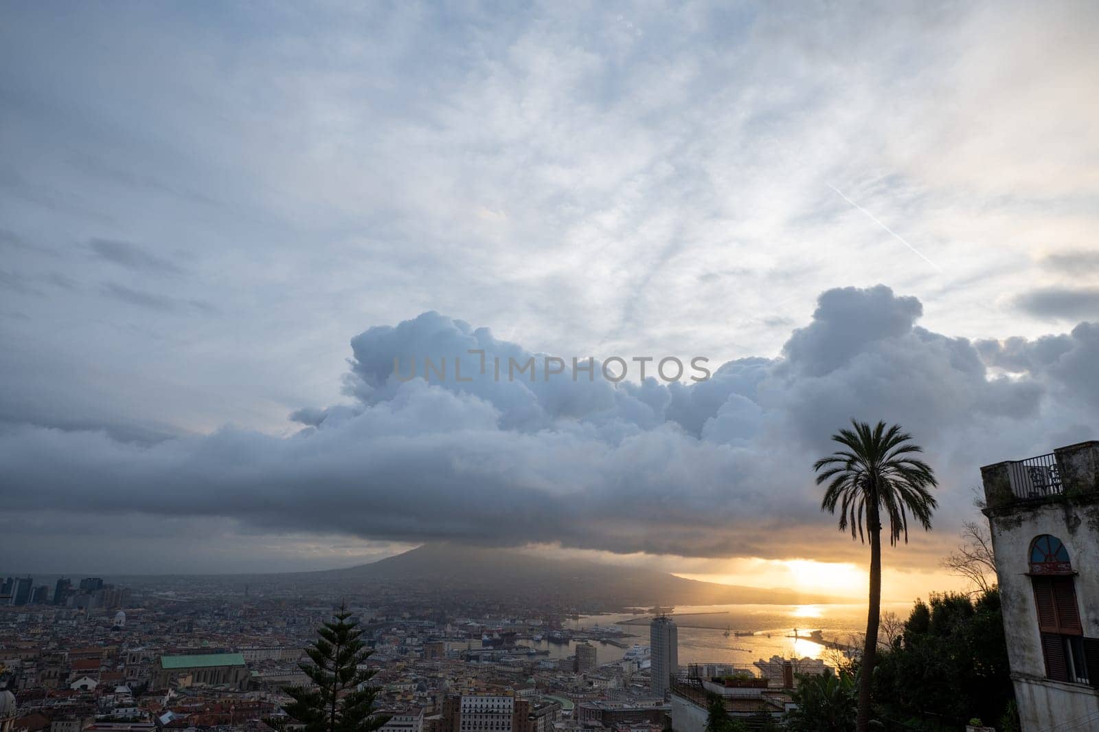 Cityscape of the city of Napoli in the morning with Vesuvius in the background.