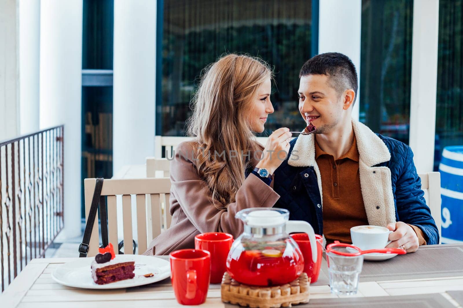 restaurant. a guy with a girl drink hot coffee and tea 1