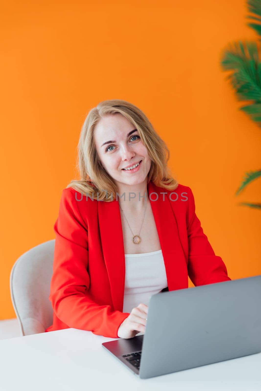 Business woman running on laptop finance business online