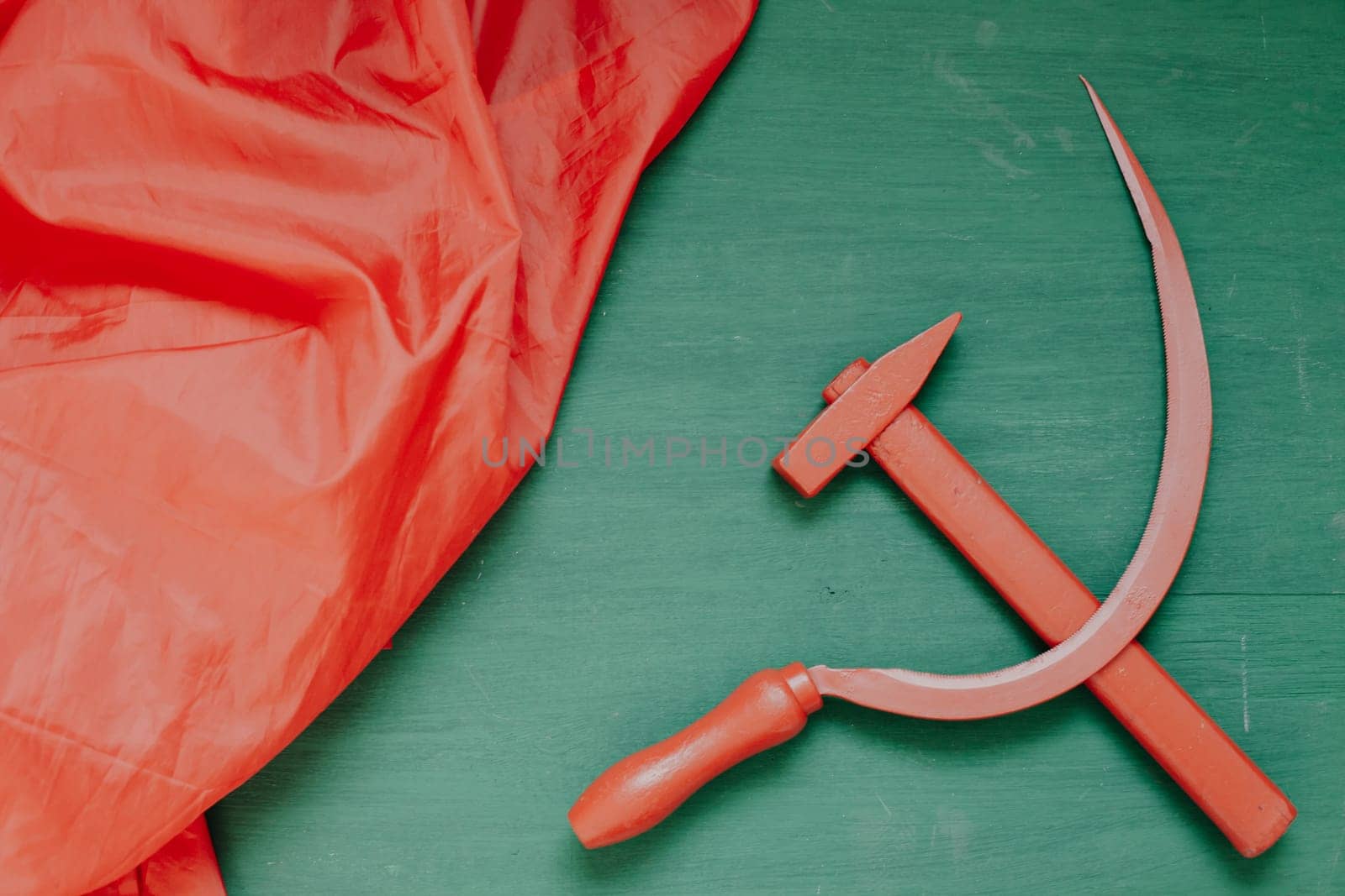 red sickle and hammer symbol of Soviet Union commonism history of Russia by Simakov
