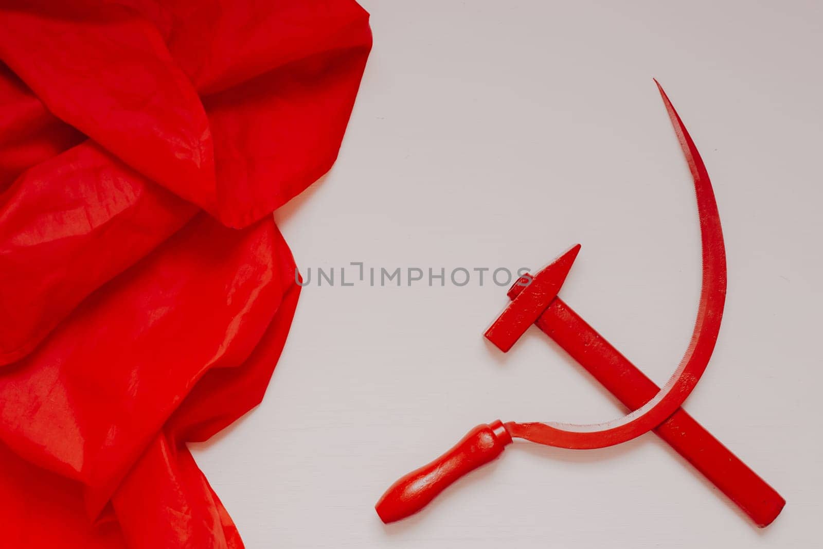 red sickle and hammer symbol of Soviet Union commonism history of Russia by Simakov