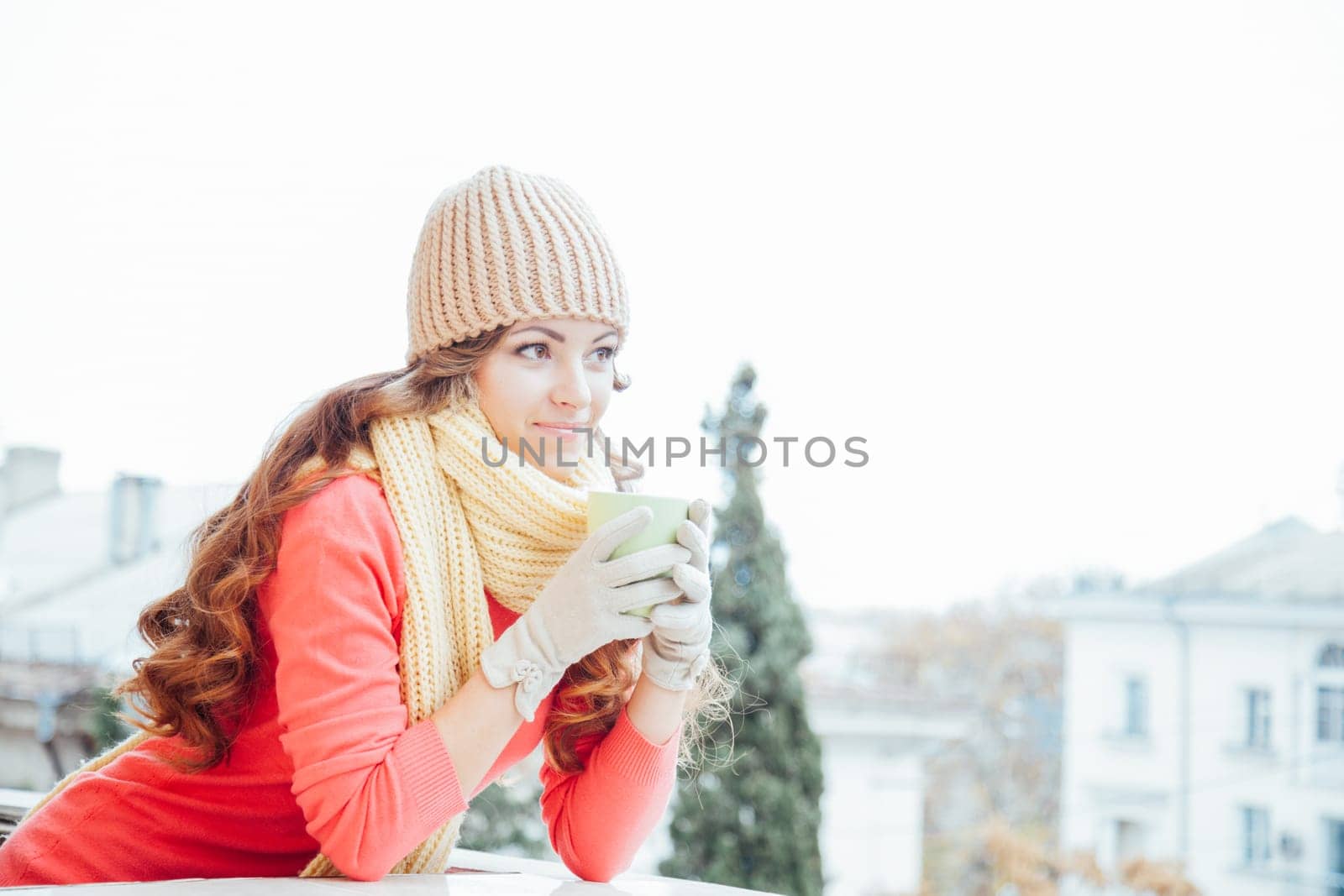 the girl in the hat froze and drinking hot tea1