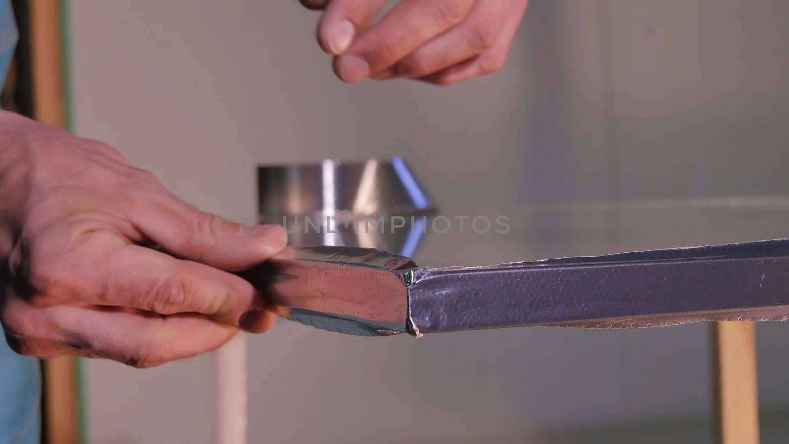 After grinding worker using reinforcing tape taping the corner of the glass. Paste Scotch glass. Using the silver tape operating handles corners of the glasses. Industry