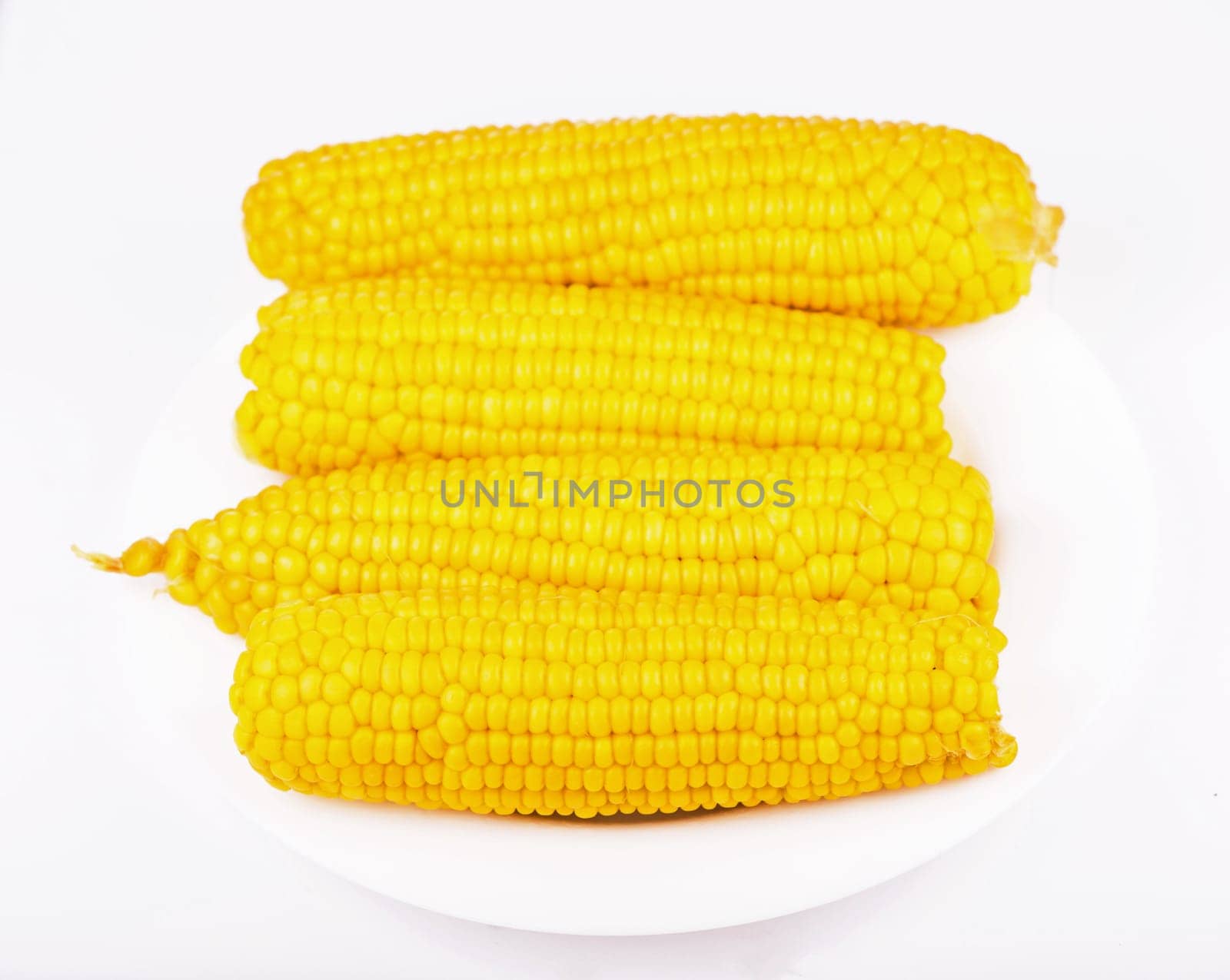 Fresh ears of corn on a white background by aprilphoto