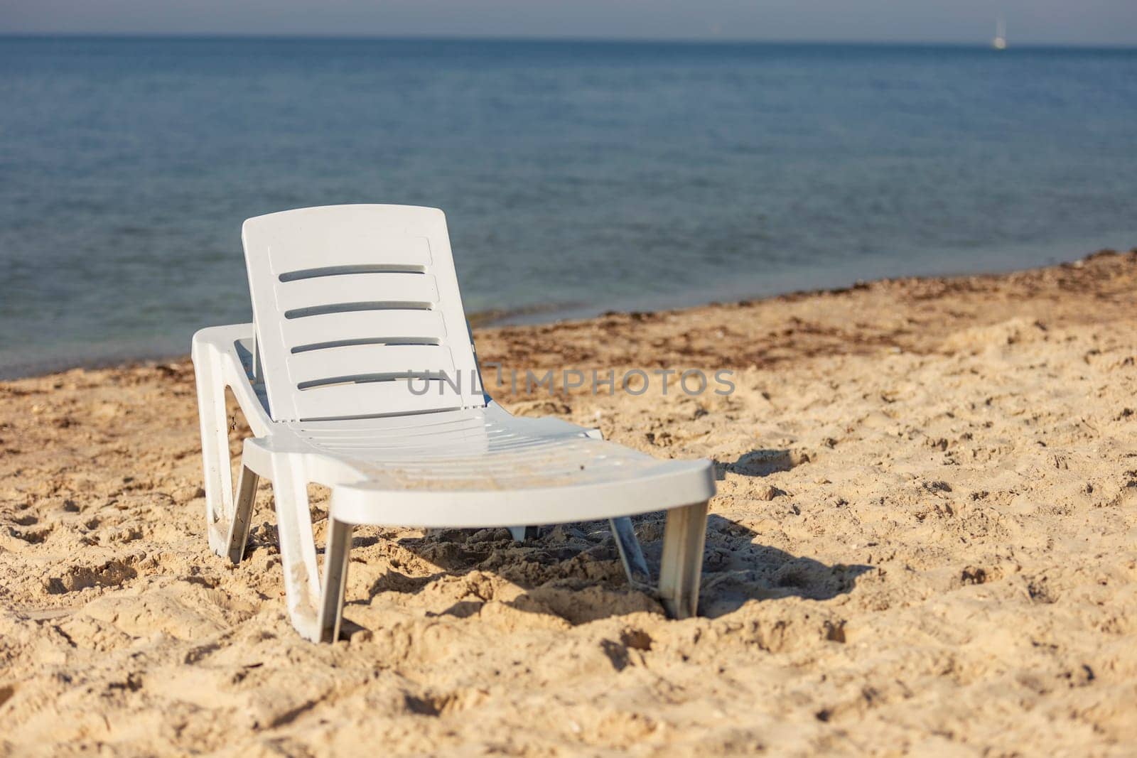 white plastic beach chair by zokov