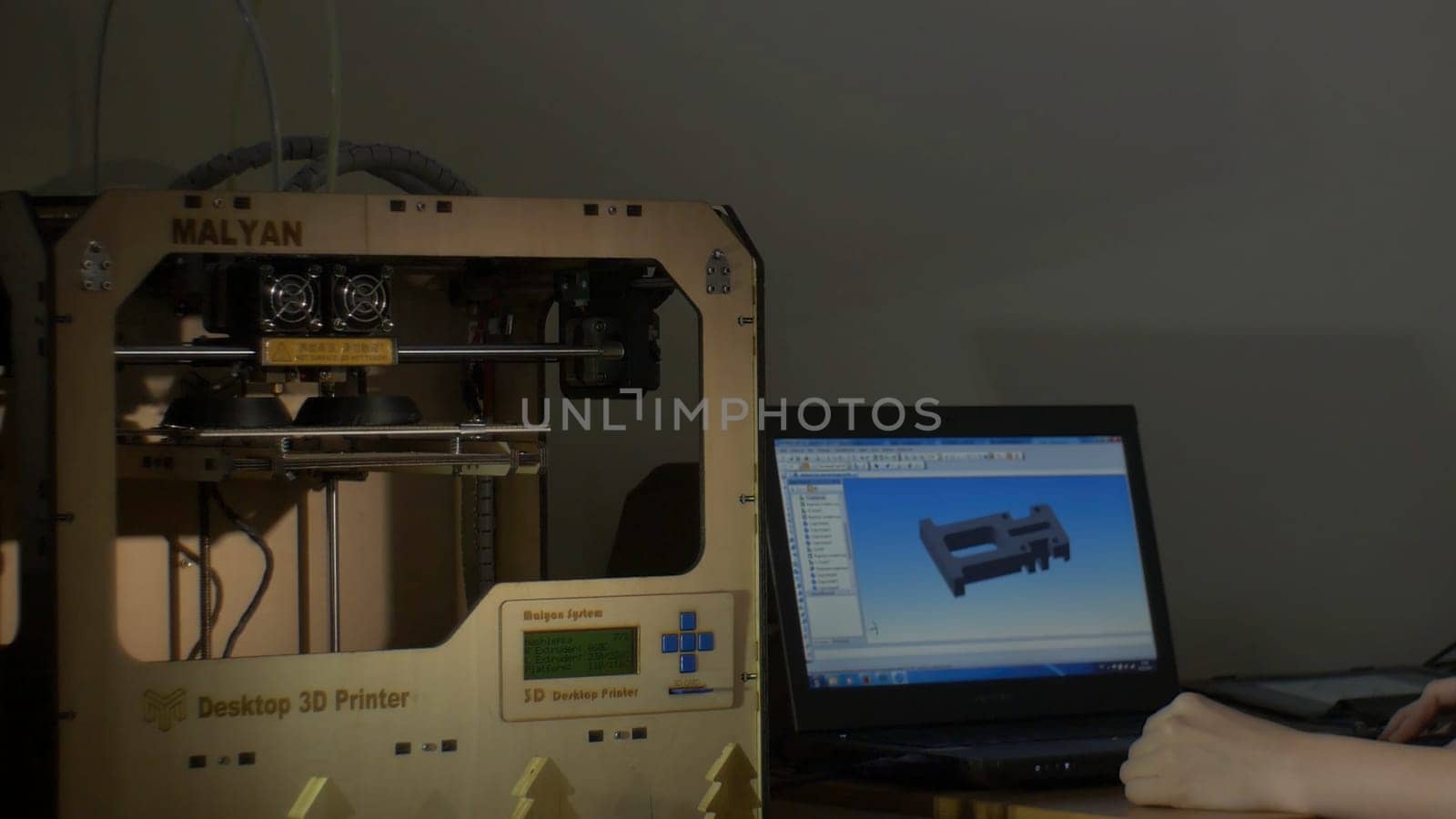 Electronic three dimensional plastic printer during work , 3D printer, 3D printing.
