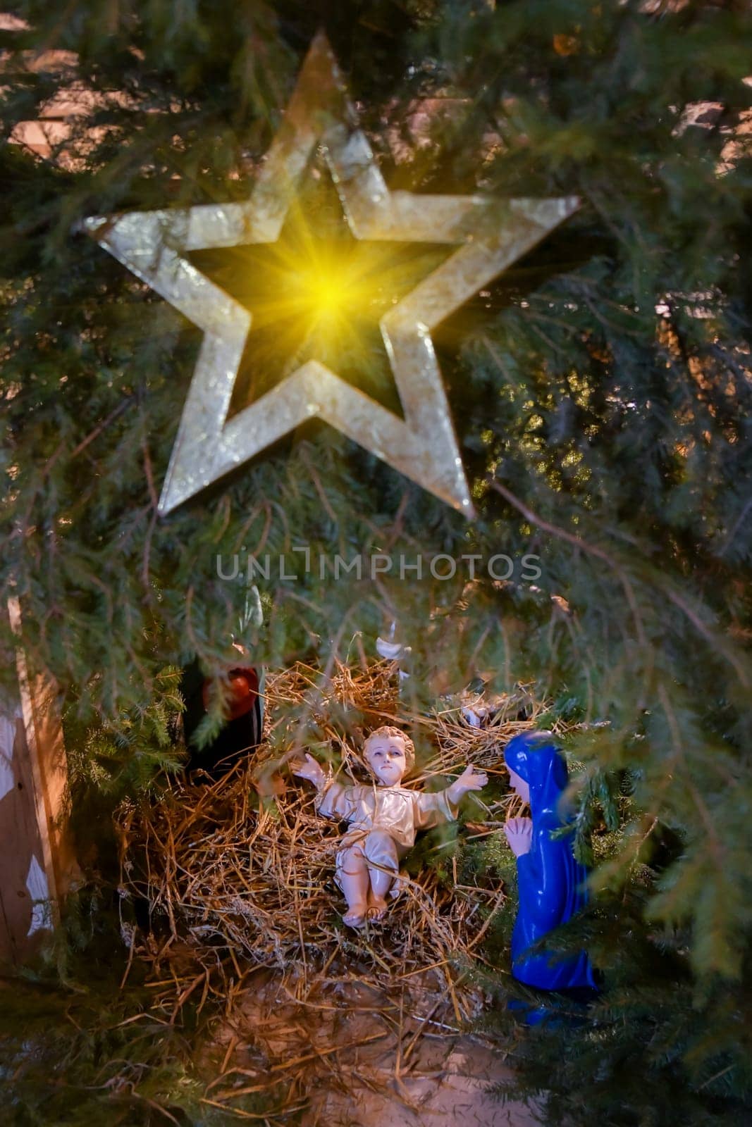 Christmas nativity scene with baby Jesus Creche by Godi