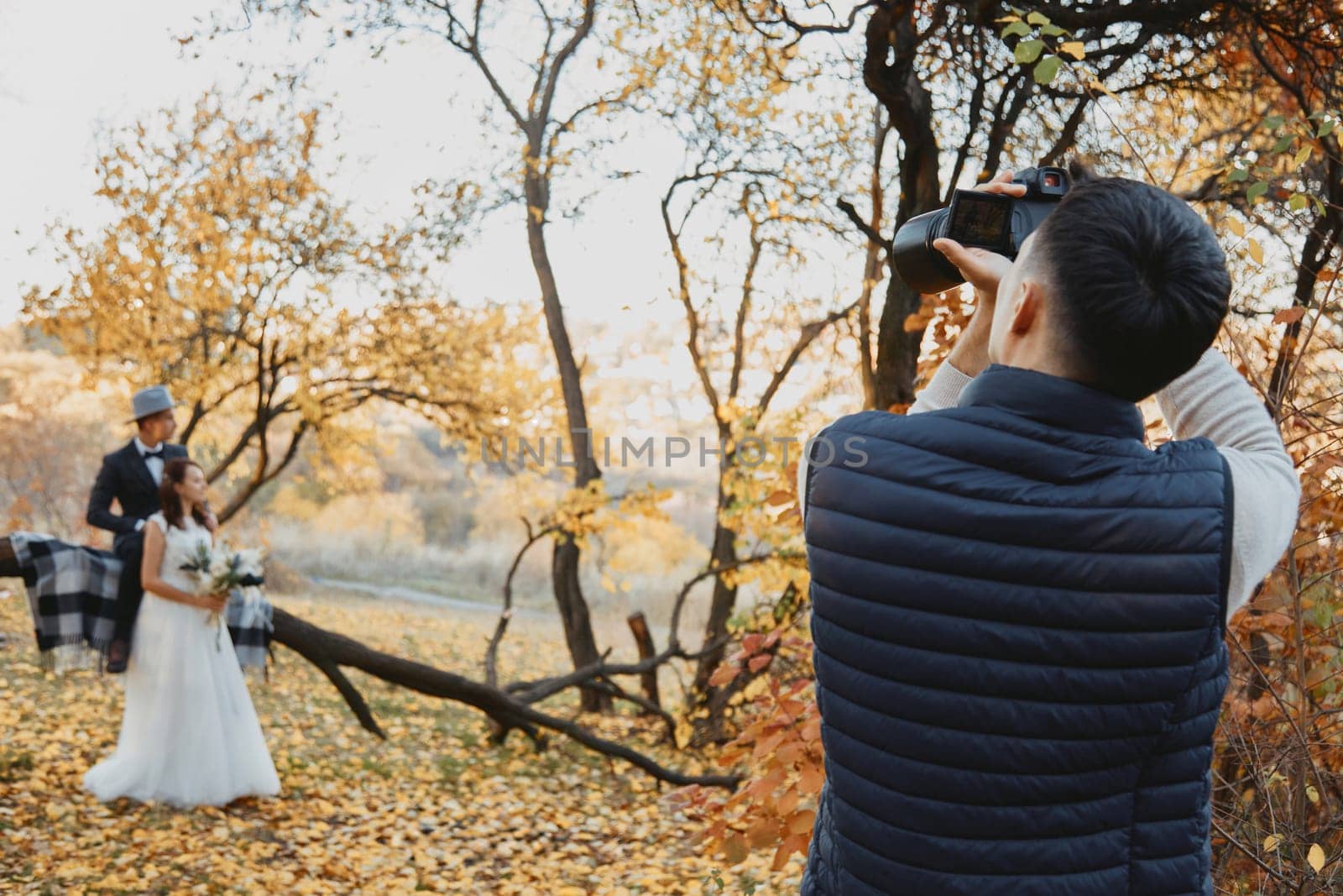 wedding photographer taking pictures of the bride and groom by erstudio