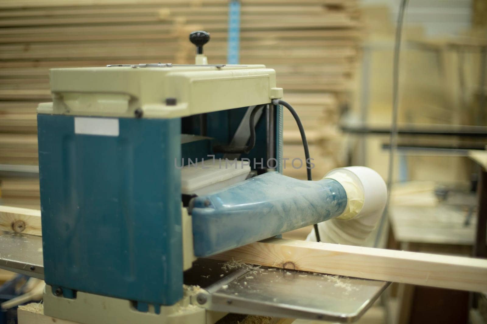 Wood processing. Chipping board. Manufacture of furniture. Joinery. Hand holds board. Sawing board.