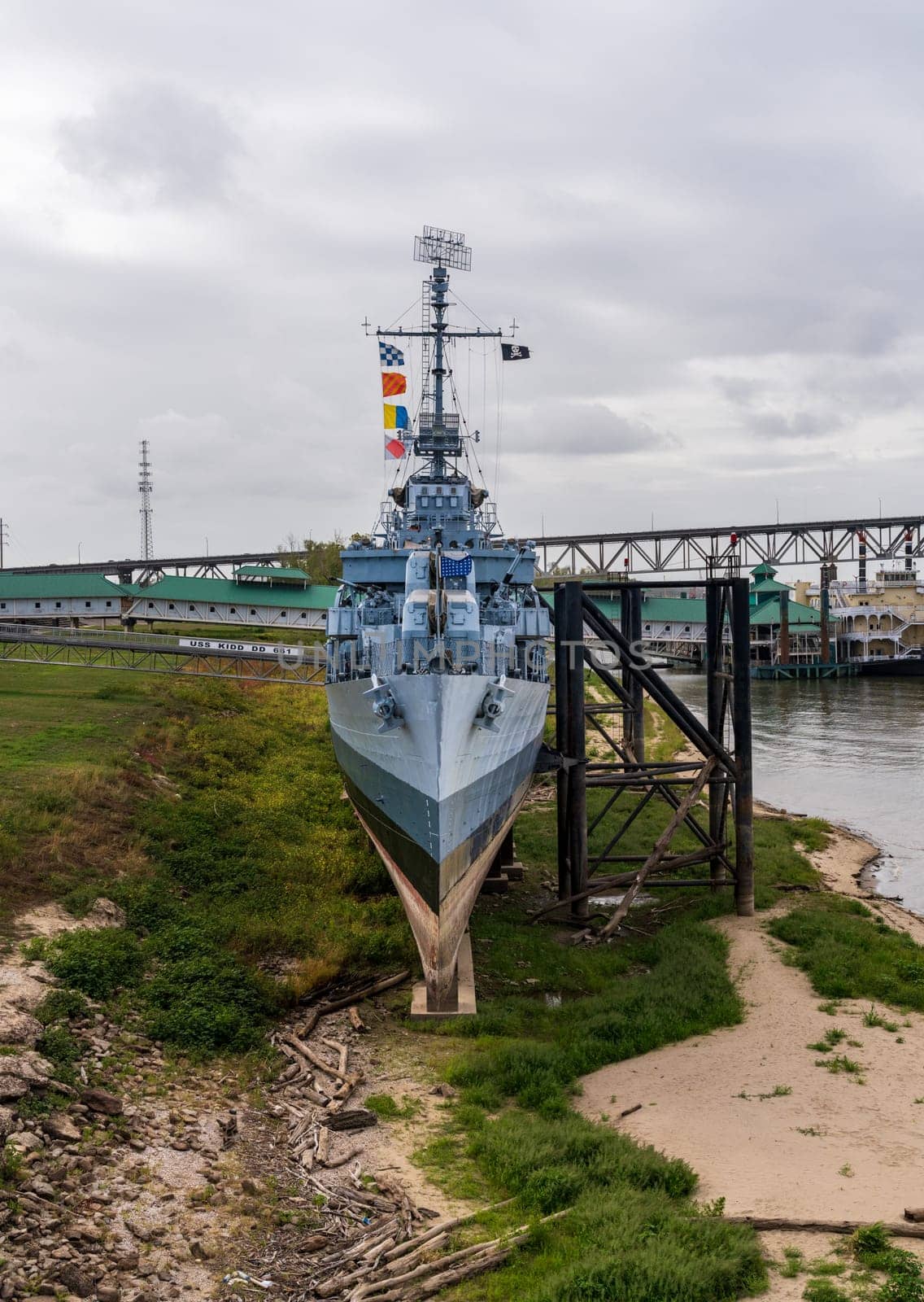 USS Kidd in low water by the Mississippi river in Baton Rouge, LA by steheap