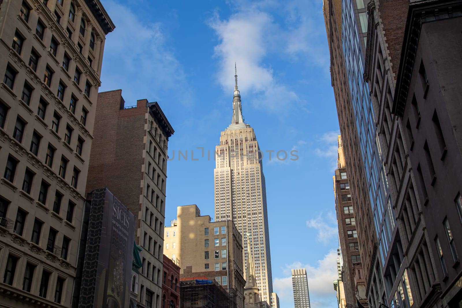 Empire State Bulding in Manhattan, NYC by oliverfoerstner