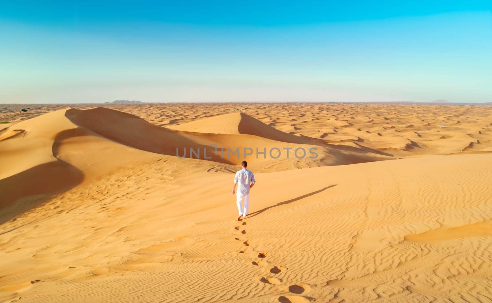 Dubai dessert sand dunes, menon Dubai desert safari,United Arab Emirates by fokkebok