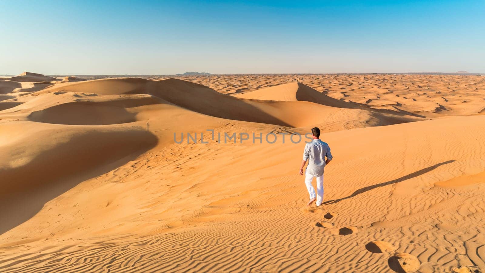 Dubai dessert sand dunes, menon Dubai desert safari,United Arab Emirates by fokkebok