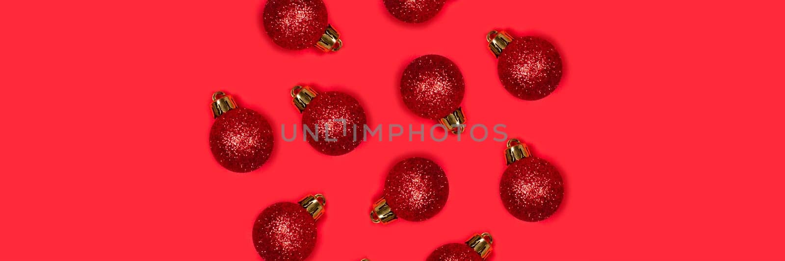Banner with red Christmas balls on a bright background. The central composition, the decorations lie in the form of a circle.