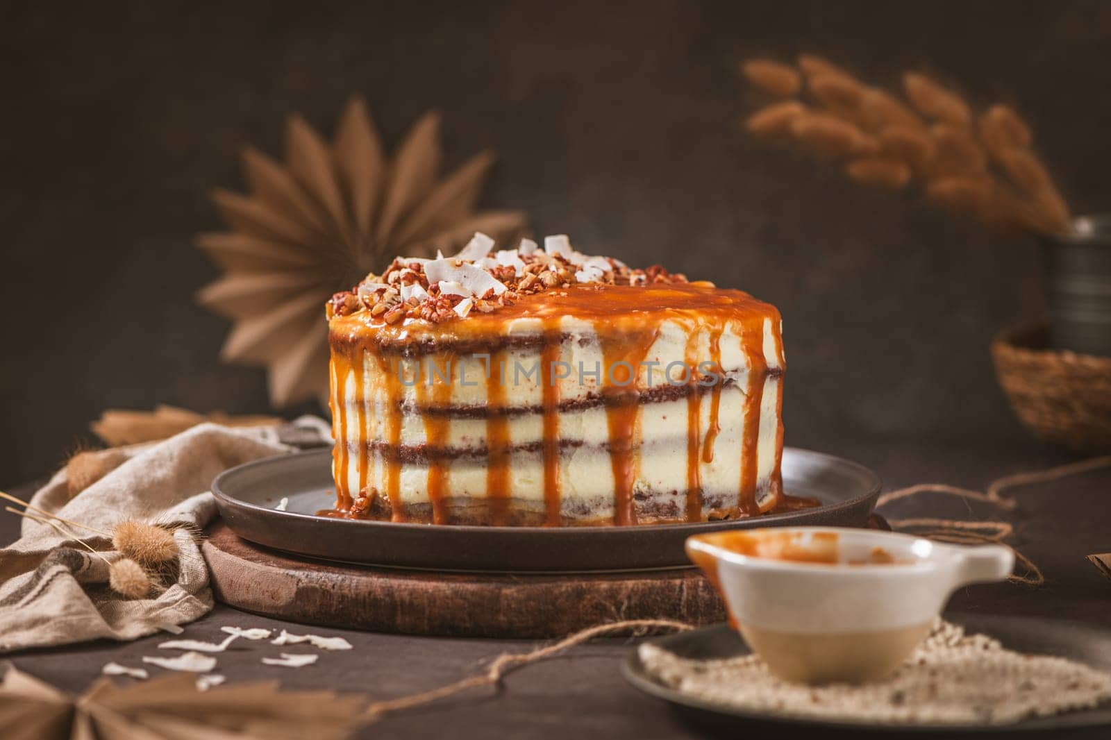 Delicious caramel cake  by homydesign