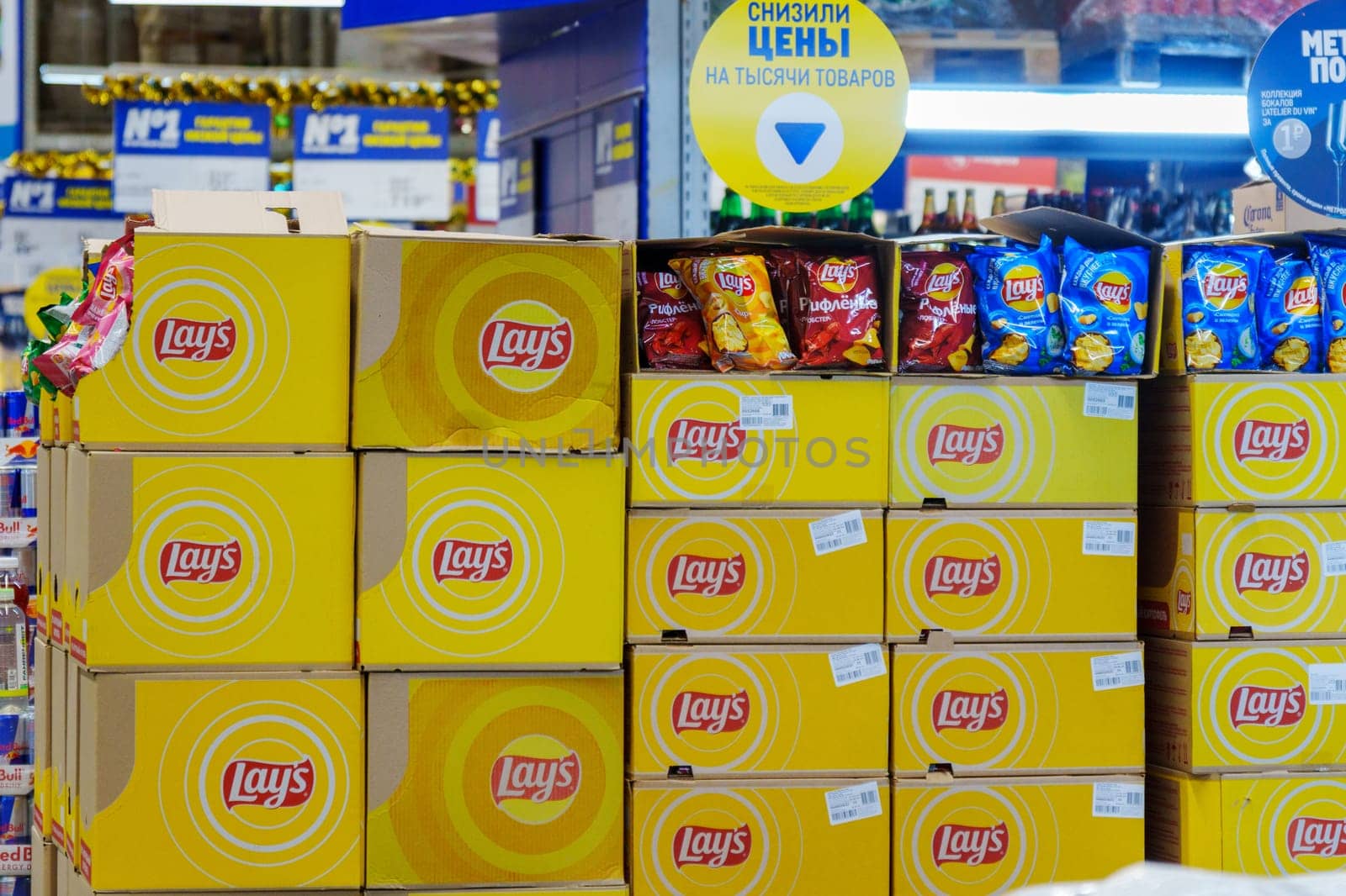 Tyumen, Russia-November 25, 2023: Box Lays Chips, in a grocery hypermarket. Sale of food products by darksoul72