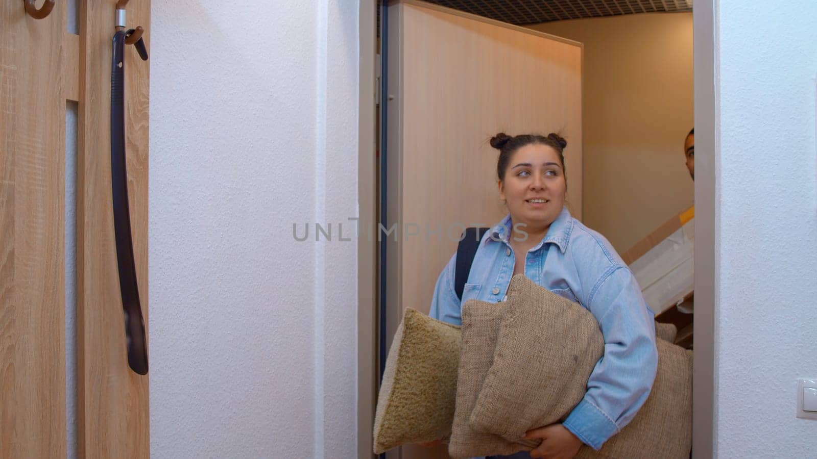 A beautiful woman entering the apartment. Media. A pretty woman with her own hair who enters her apartment. High quality 4k footage
