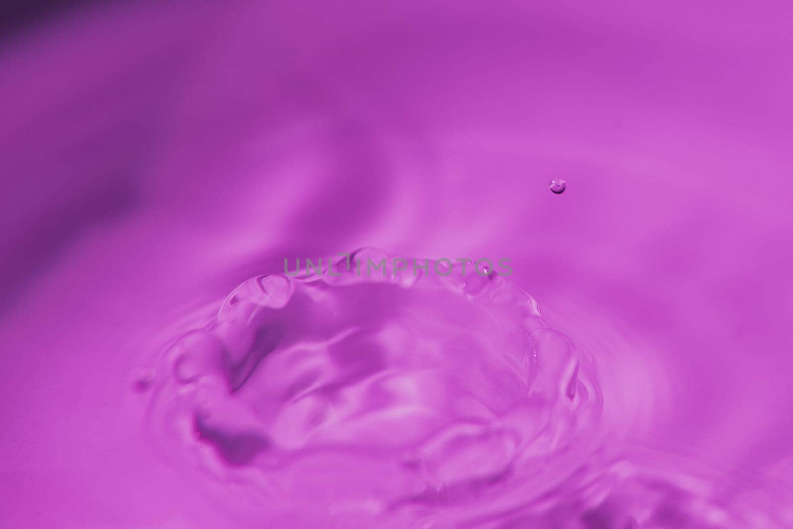 099.One or more drops of water splashing into waves and undefined shapes. Wallpaper by raul_ruiz