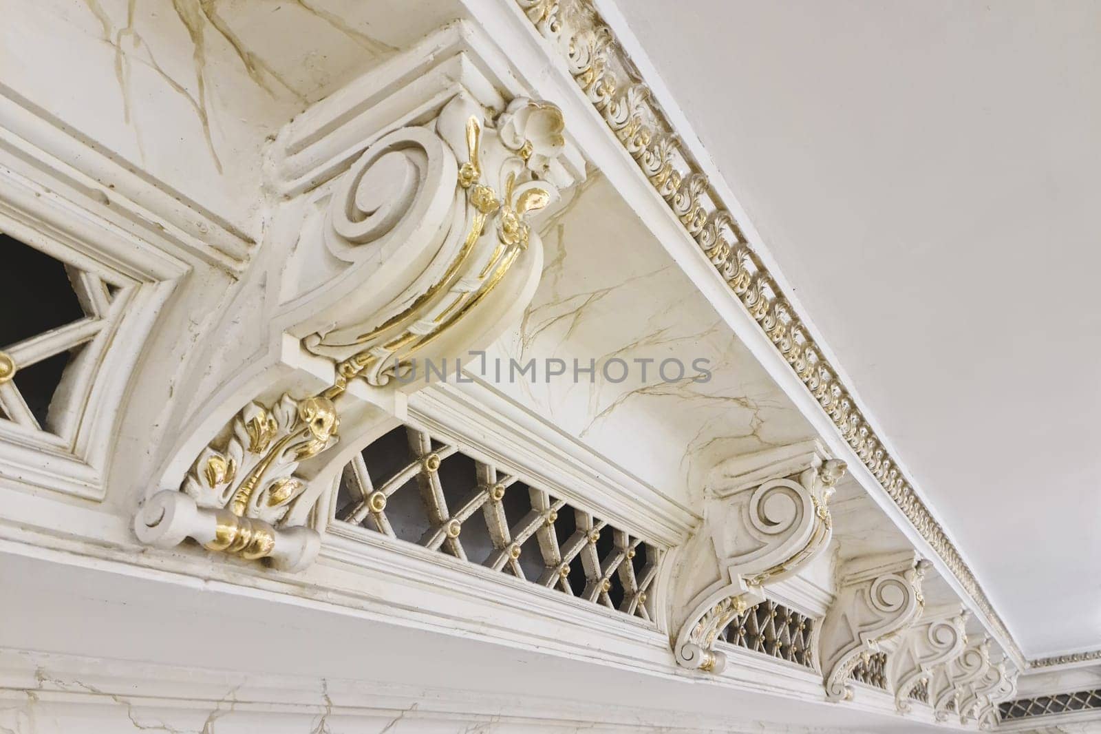 Classic style gypsum moulding plaster for ceiling decoration by Rom4ek