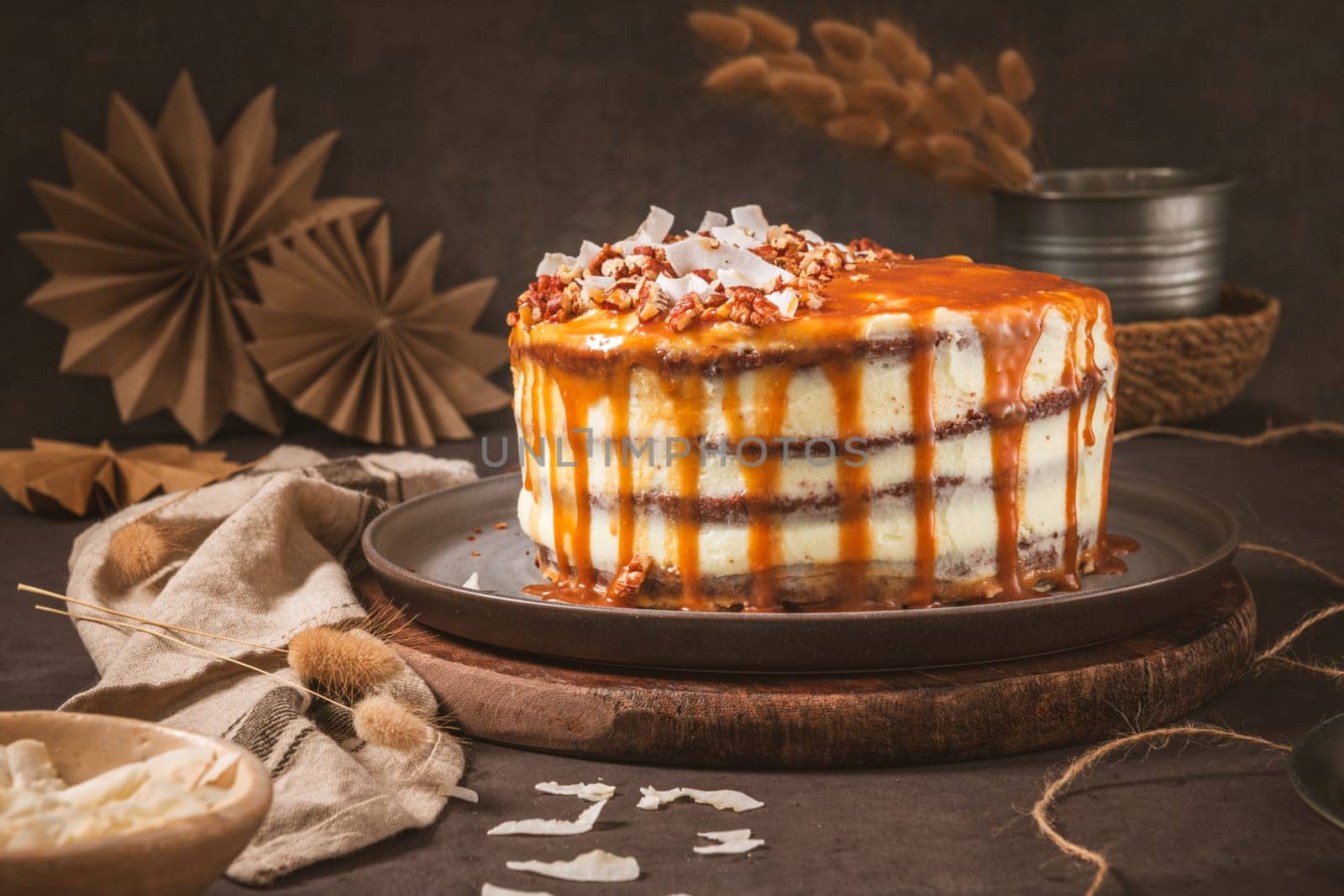 Delicious caramel cake  by homydesign