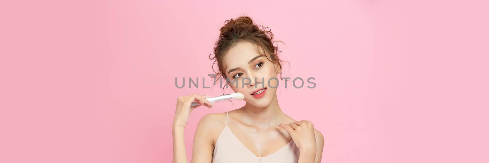 Beauty Asian Girl smiling and looking to powder brush, Natural makeup with beautiful v-shape face by makidotvn