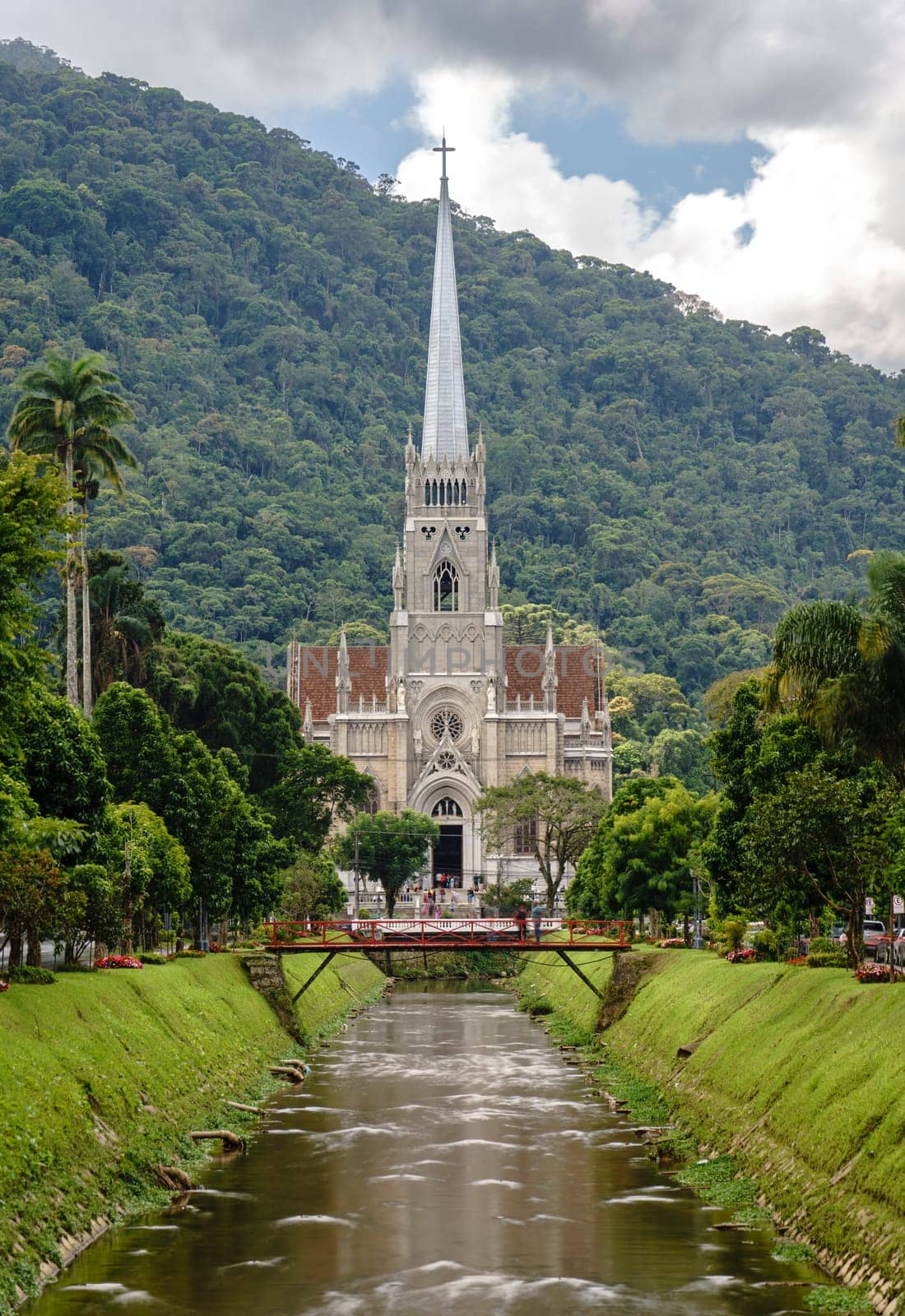 Stunning Long Exposure of Petropolis Cathedral and Canal by FerradalFCG