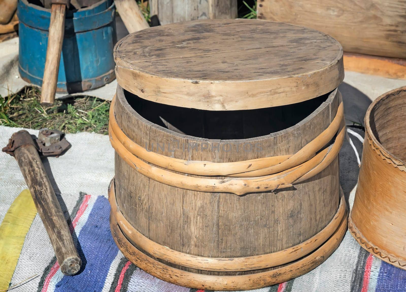 Oak barrel and the objects of rural life. by georgina198