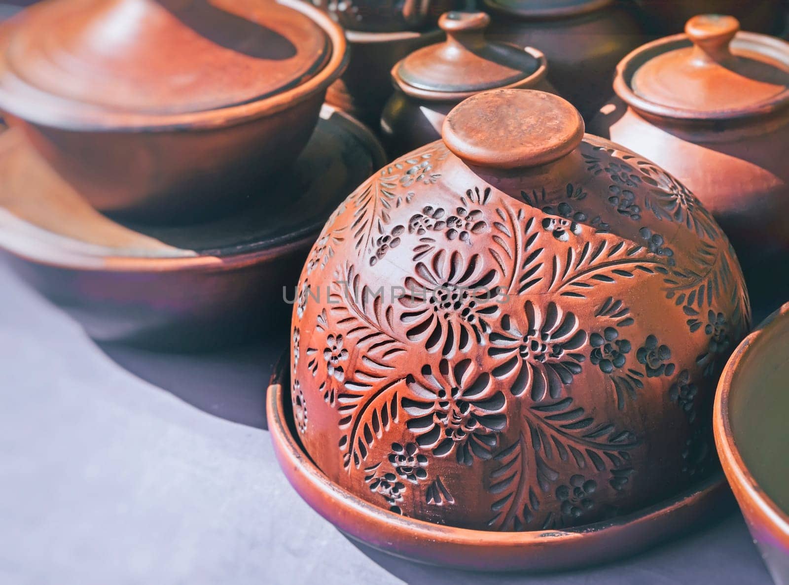 A variety of ceramic dishes with a beautiful design on the storefront.