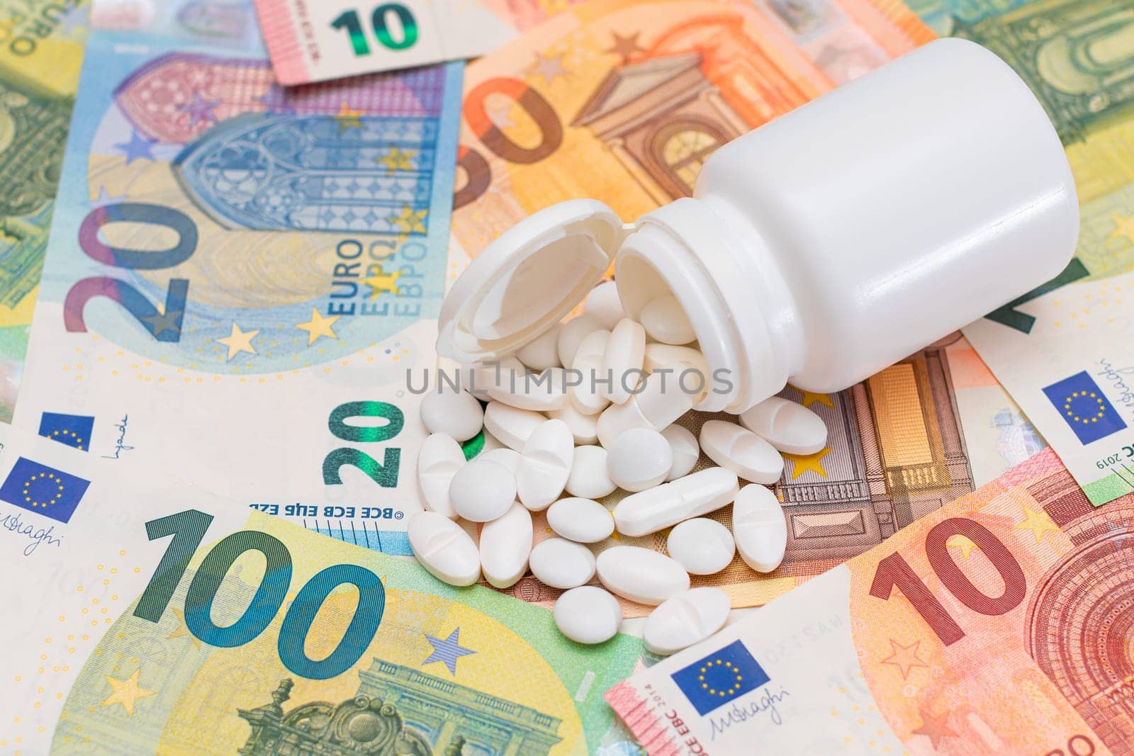 Pills and Capsules on the Euro Banknotes by InfinitumProdux