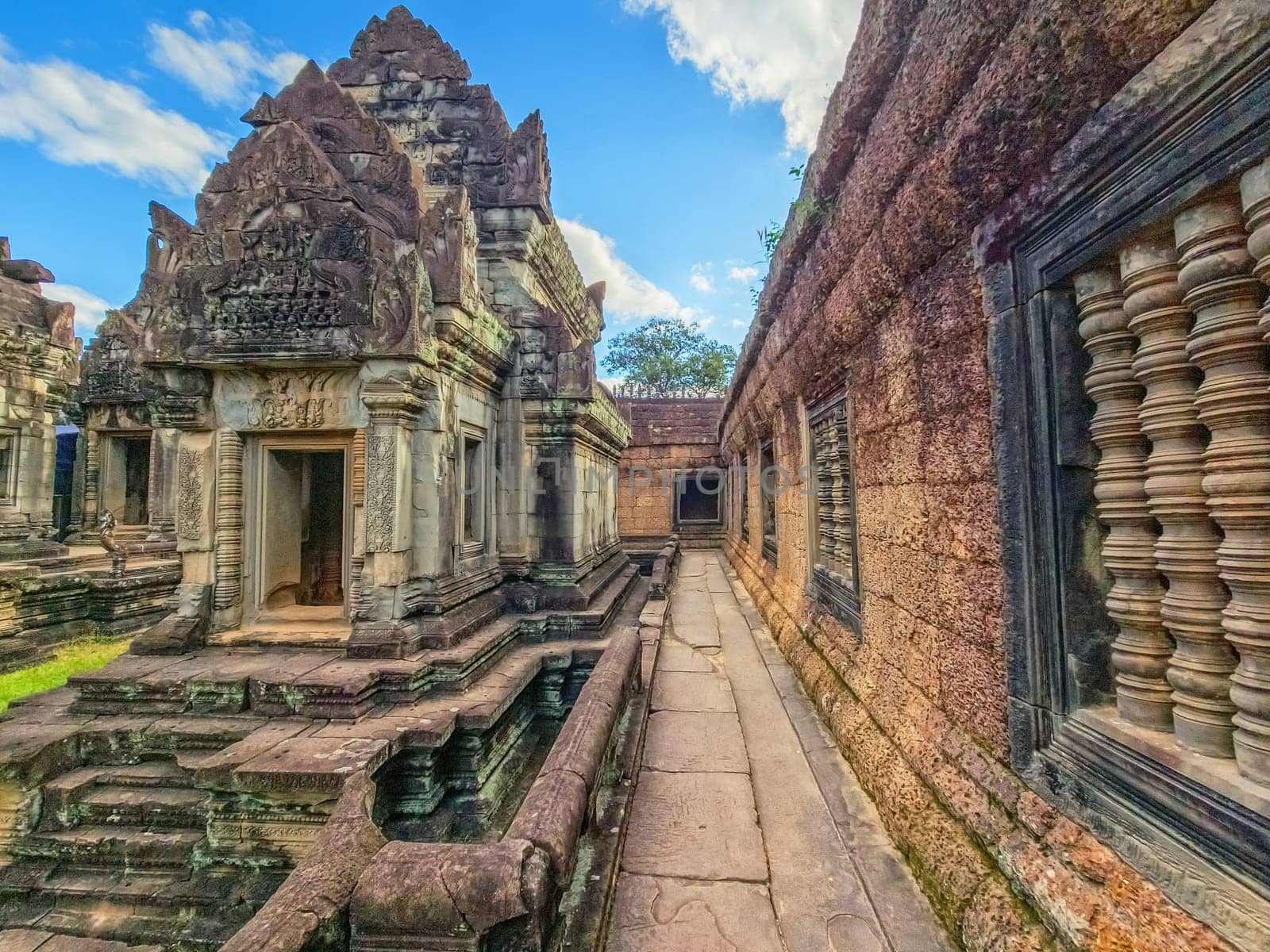 Banteay Samre temple at Angkor Thom, Siem Reap, Cambodia by Elenaphotos21