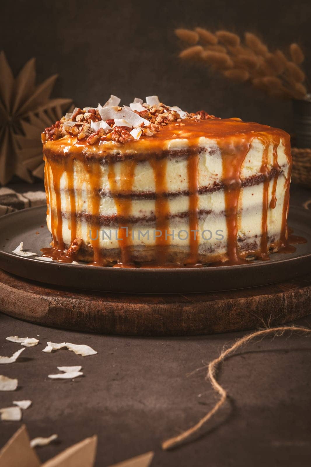 Delicious caramel cake  by homydesign