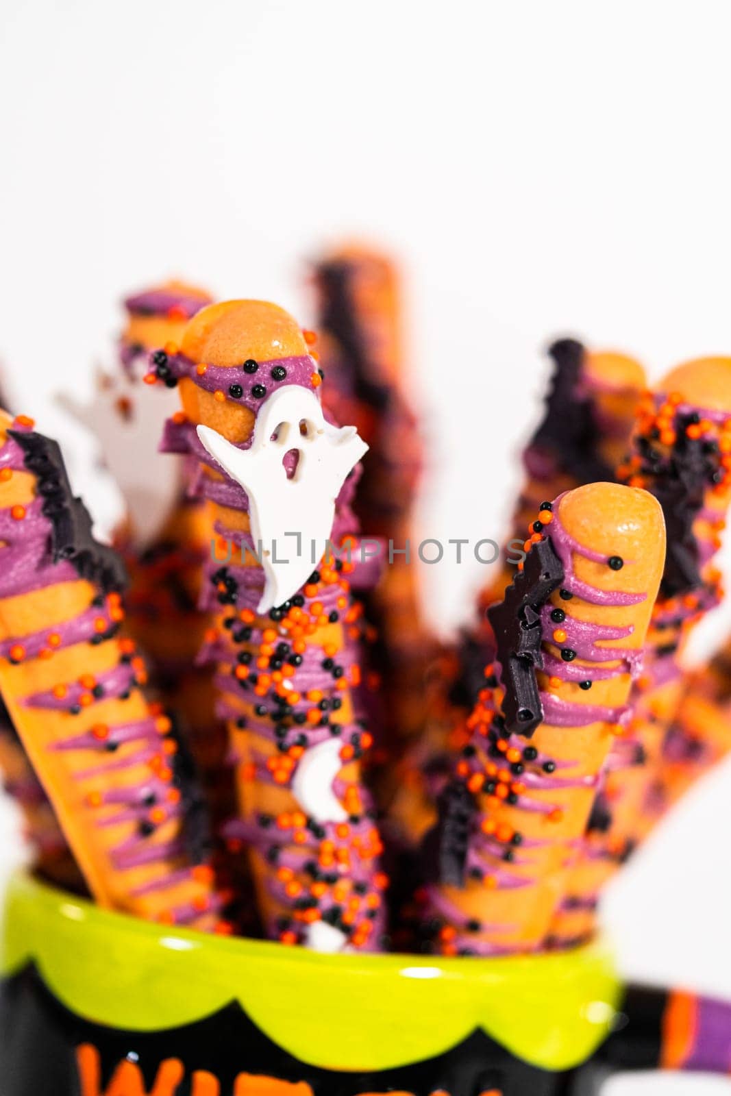 Halloween chocolate-covered pretzel rods by arinahabich