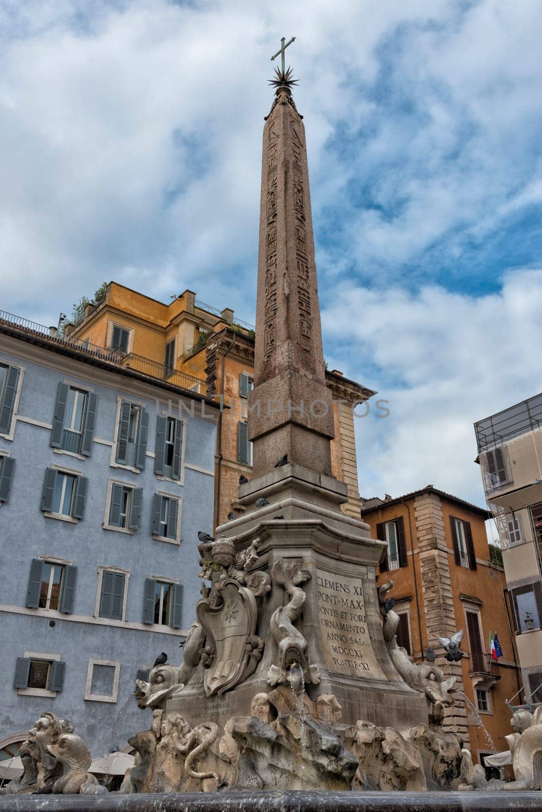 Rome pantheon place fountain view