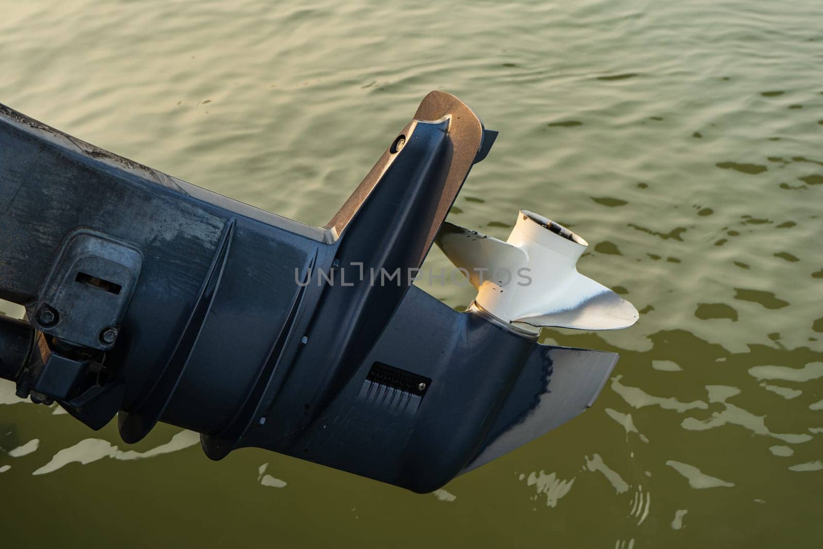 Outboard motor with exposed propeller