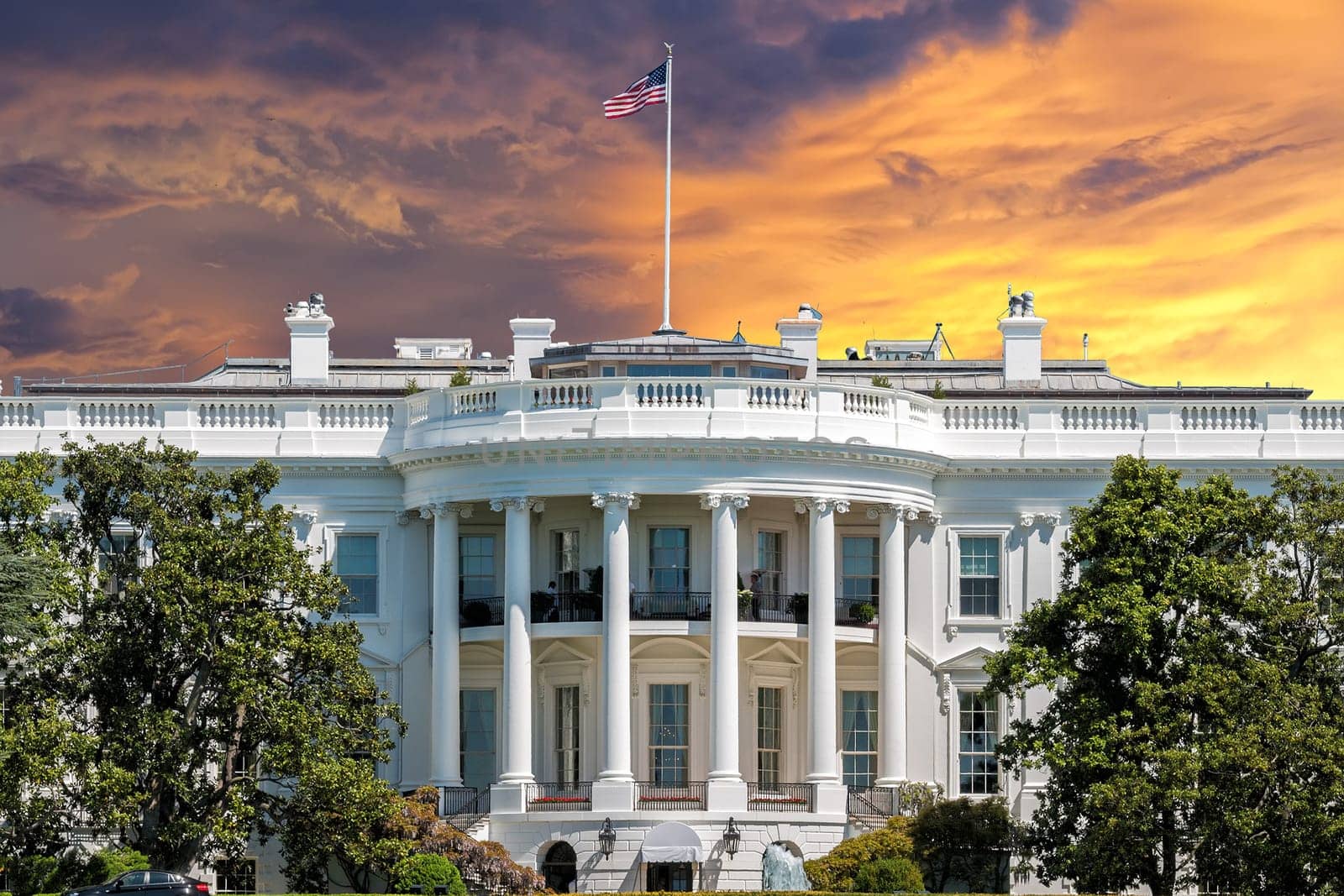 Washington White House on sunset by AndreaIzzotti
