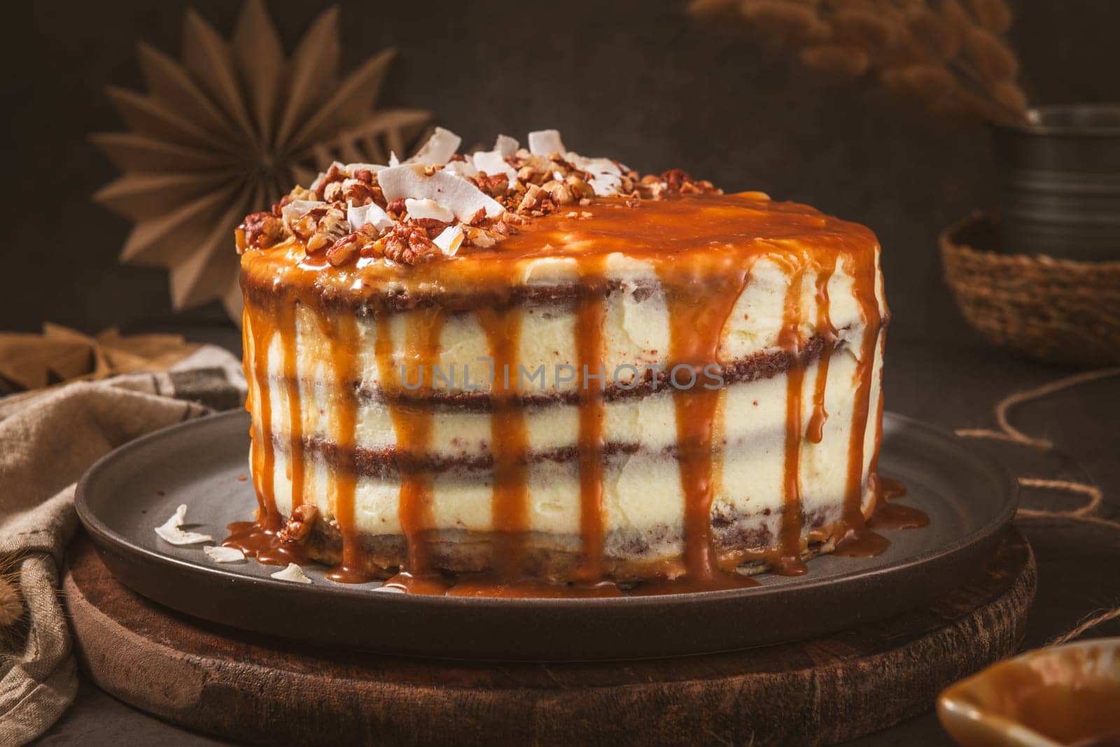 Delicious caramel cake  by homydesign