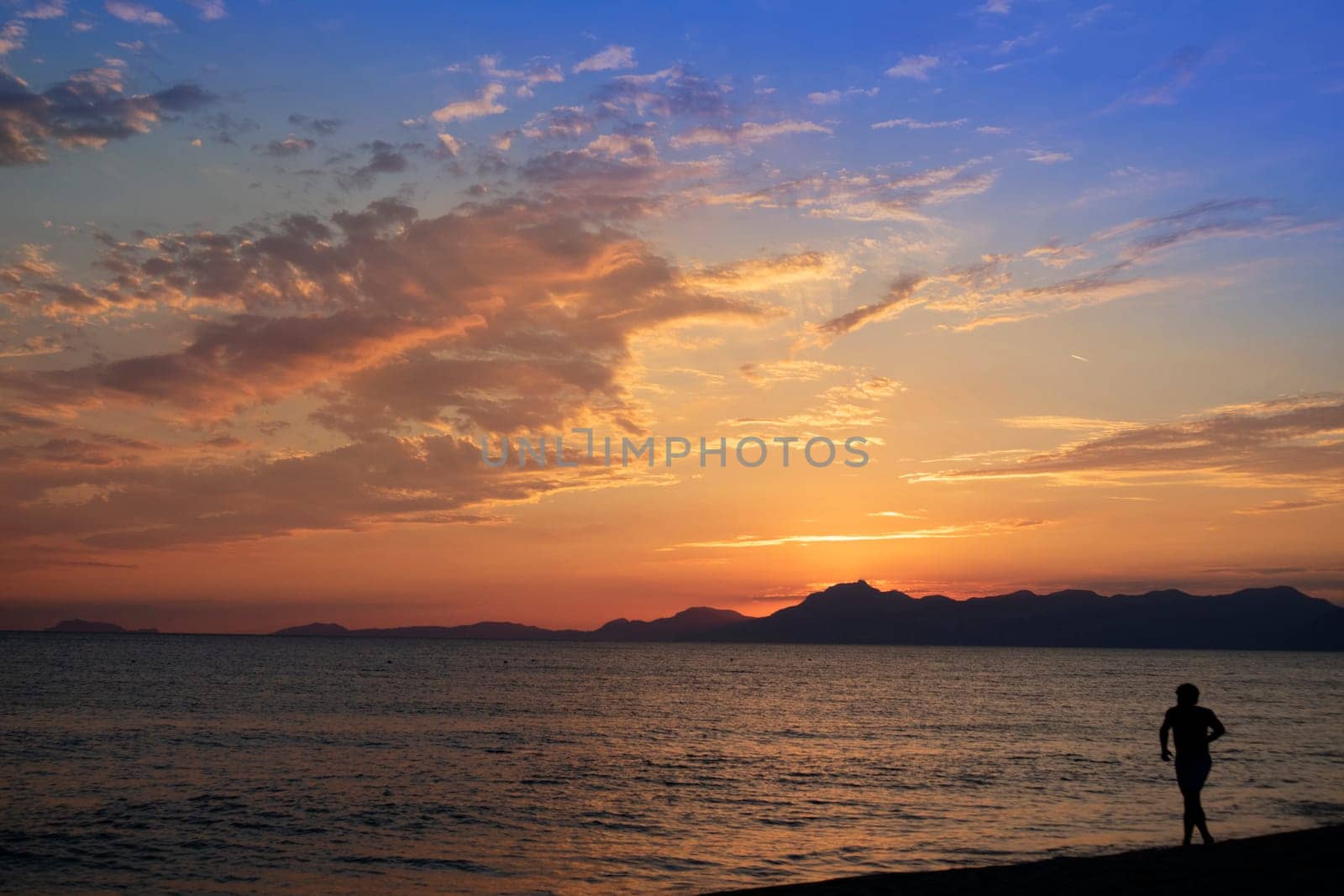 Photographic documentation of a sunset over the sea  by fotografiche.eu