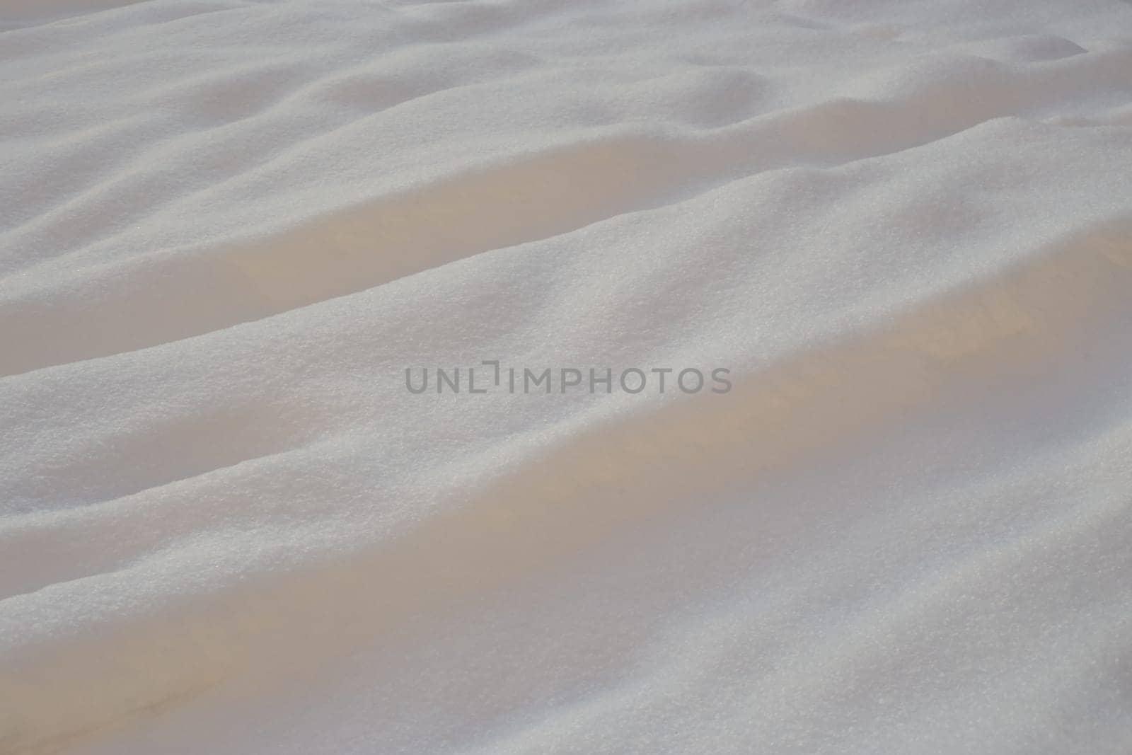 Photo abstract background of white snow drifts by electrovenik