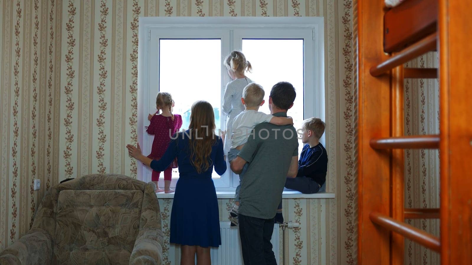 A large and friendly family at the window during quarantine and waved. by DovidPro