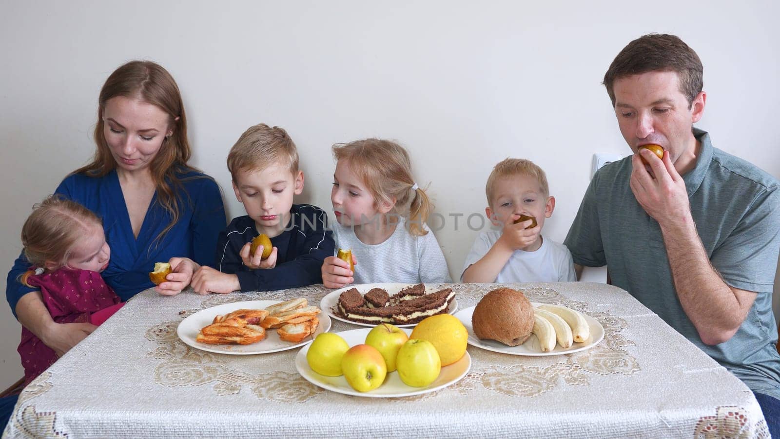 A large and friendly family has lunch at home