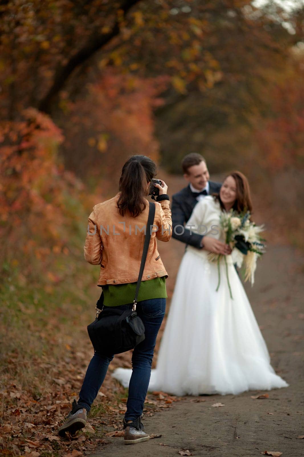 wedding photographer taking pictures of the bride and groom by erstudio