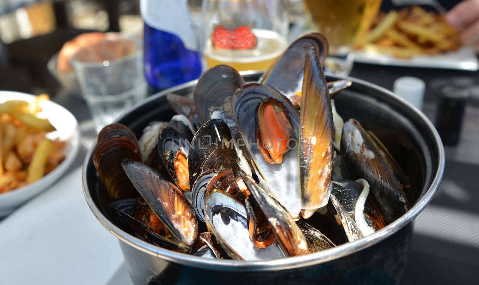 Mussel in Casserole in a restaurante by Godi