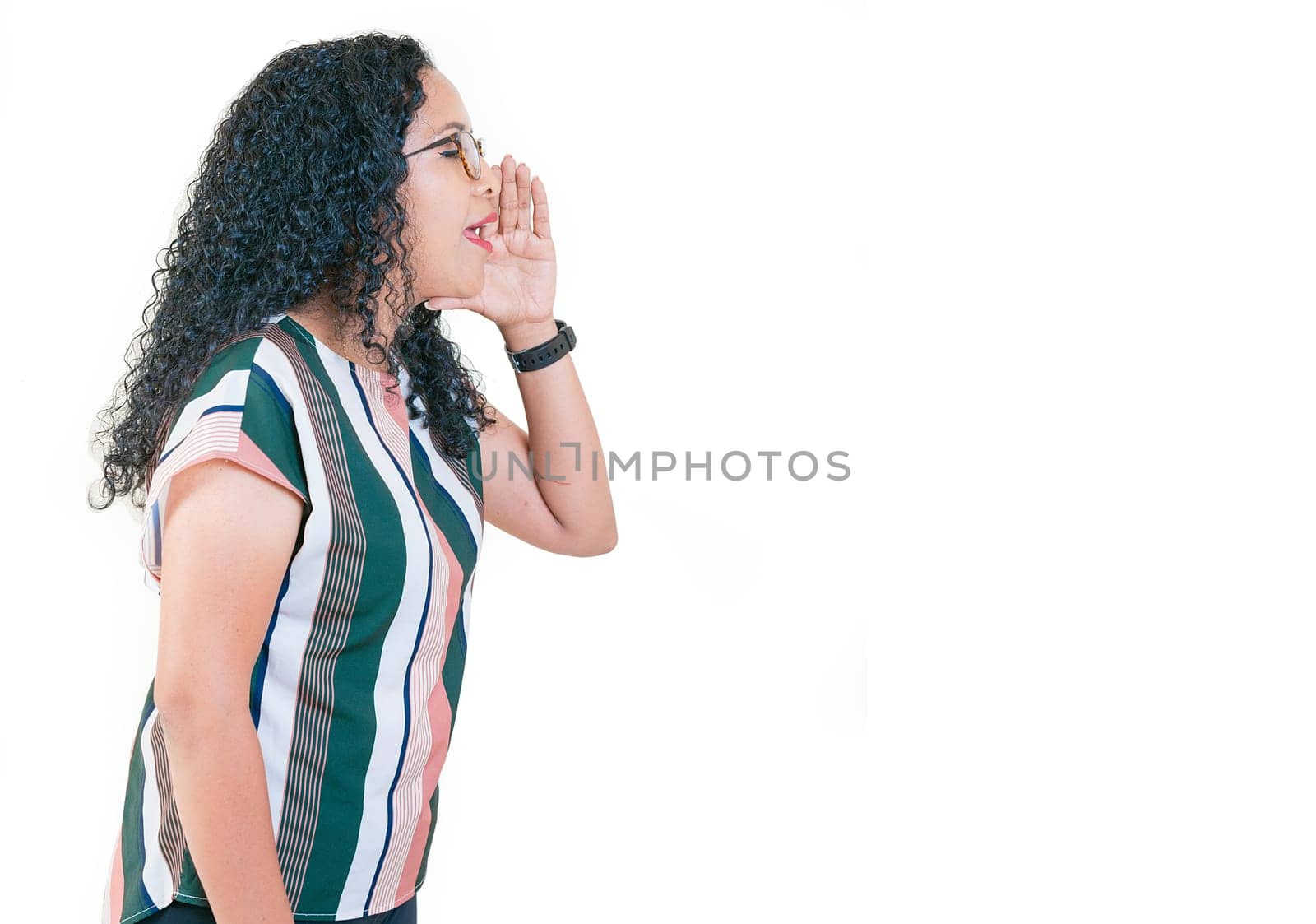 Afro woman screaming and announcing an advertising. Afro girl with glasses announcing a promotion by isaiphoto